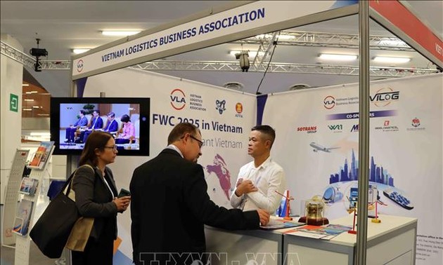 Dunia Internasional Apresiasi Potensi Cabang Logistik Vietnam