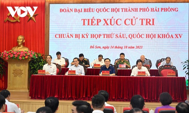 Ketua MN Vietnam, Vuong Dinh Hue Berkontak dengan Para Pemilih Kota Hai Phong