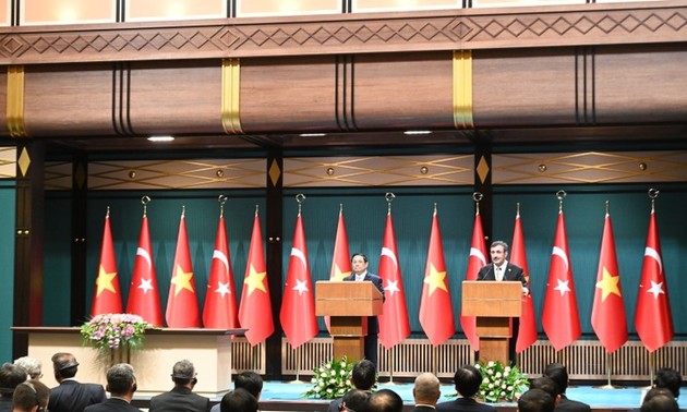 PM Vietnam, Pham Minh Chinh dan Wapres Turki, Cevdet Yilmaz Lakukan Pertemuan dengan Kalangan Pers 