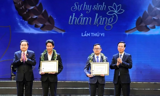 Presiden  Vietnam, Vo Van Thuong Hadiri Program Memuliakan Dokter Vietnam