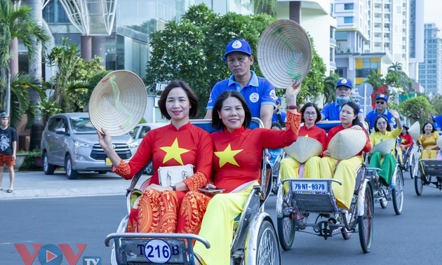 Sekitar 400.000 Warga dan Wisatawan Berpartisipasi pada Festival Pariwisata Bahari Nha Trang