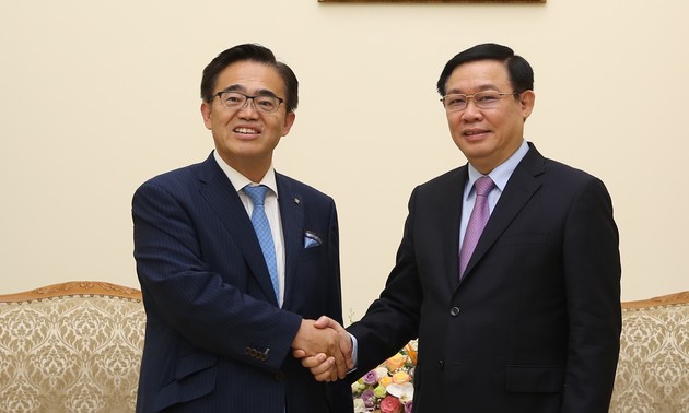 Le gouverneur d’Aichi reçu par le vice-Premier ministre Vuong Dinh Huê