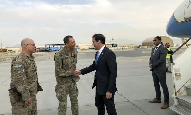 Le secrétaire américain à la Défense en visite surprise à Kaboul