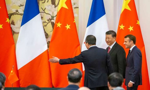 A Pékin, Emmanuel Macron et Xi Jinping unis dans la critique de Donald Trump