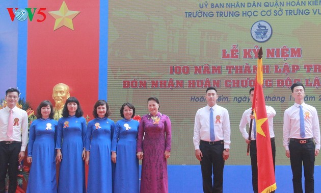 Nguyen Thi Kim Ngan au centenaire du collège Trung Vuong à Hanoï