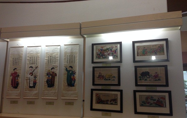  Twelve typical Vietnamese folk paintings exhibit in Ha noi