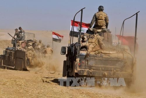 Iraq: US-led coalition air strike destroys Mosul bridge