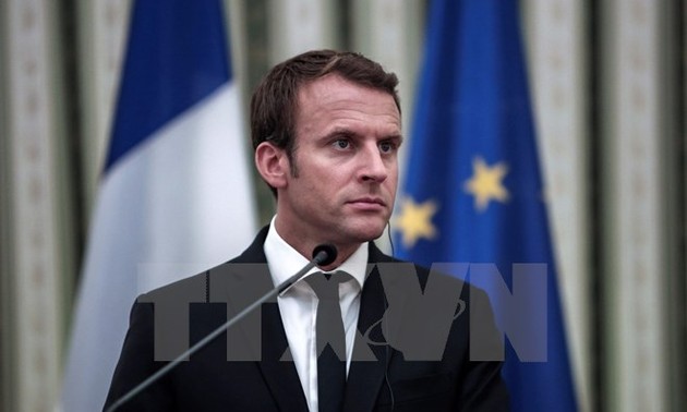 Macron visits Greece, shares EU vision
