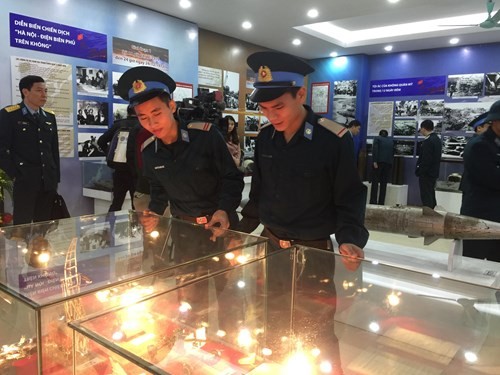 Exhibition on victory over US air strikes opens in Hanoi