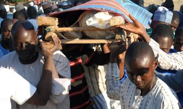 Suicide bomber kills six in Nigerian market
