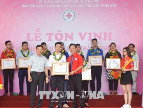 Outstanding blood donors honored across Vietnam