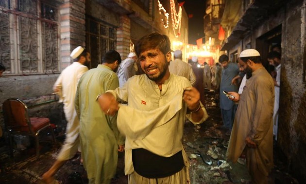 Suicide blast in Pakistan, 13 killed