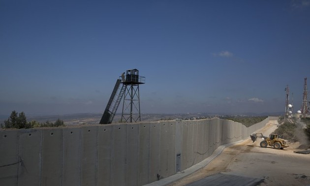 Israel continues to build cement wall along border with Lebanon