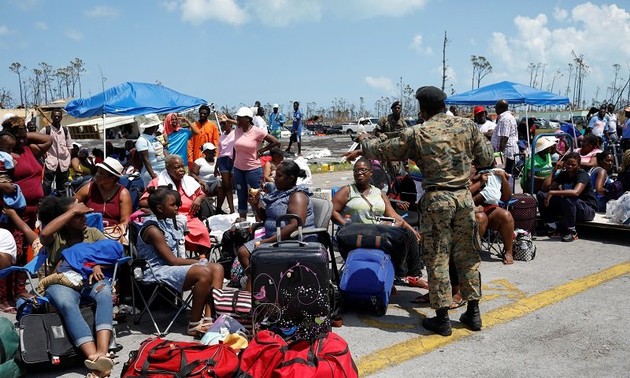 As desperation rises, thousands in Bahamas flee Dorian's devastation