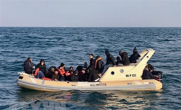 France calls for European cooperation in tackling migrant issue