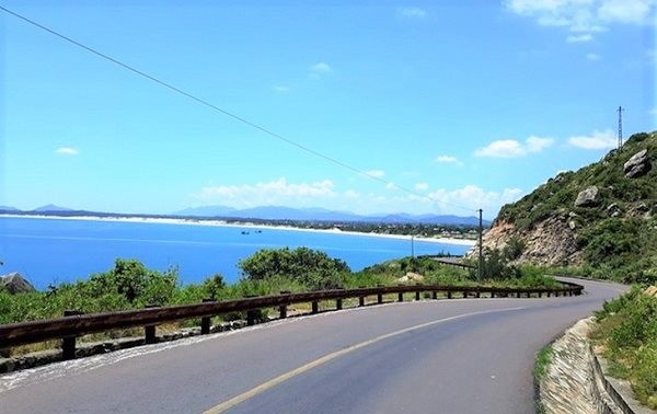 Binh Dinh builds road linking National Highway 1A to the sea