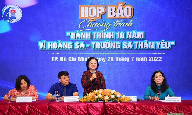 “For the beloved Hoang Sa - Truong Sa” program reviewed