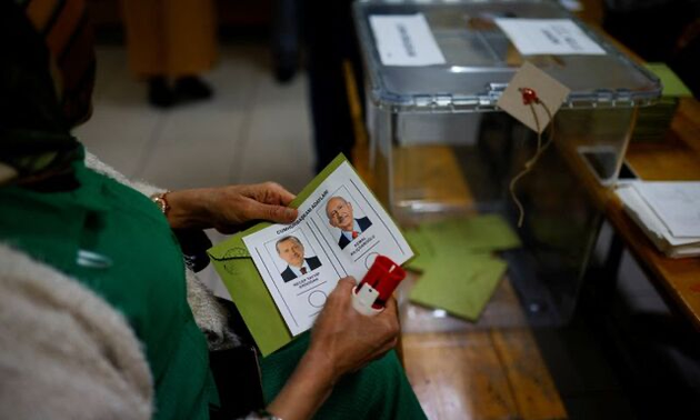 Turkey votes in runoff election, Erdogan positioned to extend rule