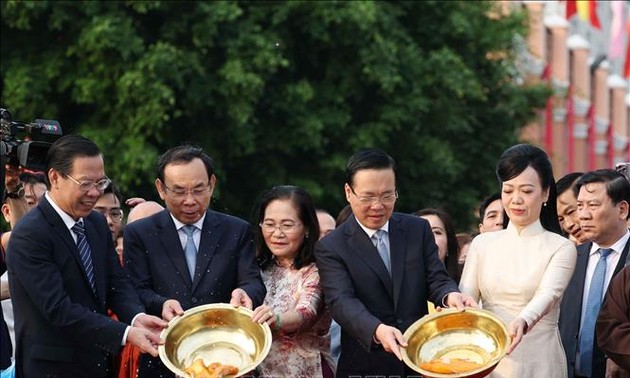 President joins OVs in traditional carp release ritual