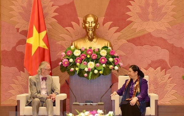 Wakil Harian Ketua MN Vietnam, Tong Thi Phong menerima mantan Sekjen IPU