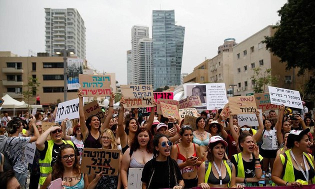 Ribuan orang di Eropa melakukan pawai untuk memprotes kekerasan terhadap wanita
