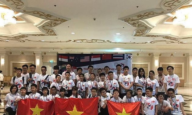 Murid di Kota Hanoi mencapai prestasi tinggi di kontes “kejuaraan para tim seleksi matematika dunia” tahun 2018