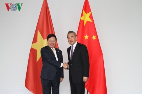 Memperkokoh dan mengembangkan hubungan kemitraan kerjasama strategis dan komprehensif antara dua negara Vietnam – Tiongkok