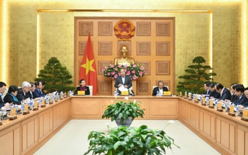 PM Nguyen Xuan Phuc memimpin sidang Subkomisi Sosial-Ekonomi