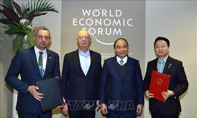 PM Viet Nam, Nguyen Xuan Phuc melakukan pertemuan bilateral di sela-sela Konferensi WEF Davos 2019