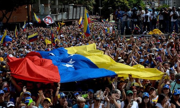 Venezuela menuduh para personil militer pembelot melakukan intrik kudeta dari Kolombia