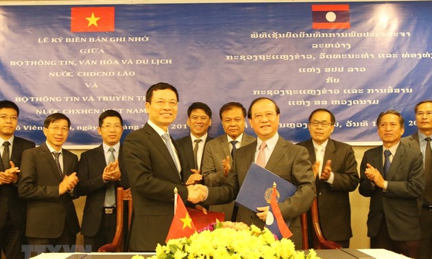 Vietnam – Laos: Menandatangani permufakatan kerjasama di bidang informasi – komunikasi