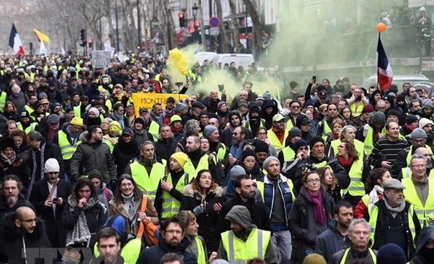 Perancis mengerahkan serdadu untuk membela basis-basis publik menghadapi demonstrasi-demonstrasi kekuatan “rompi kuning”