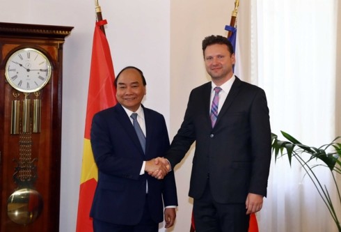 PM Nguyen Xuan Phuc mengakhiri dengan baik kunjungan resmi di Republik Czech