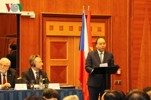 Membuka ruang besar kepada hubungan kerjasama antara Vietnam dengan  Rumania dan Repubublik Czech di banyak bidang