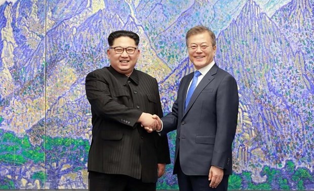 Pesan yang berbeda dua bagian negeri Korea sehubungan dengan peringatan satu tahun  penyelenggaraan  pertemuan puncak