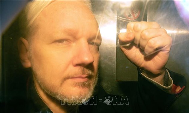 Jaksa Swedia resmi meminta supaya menangkap pendiri WikiLeaks