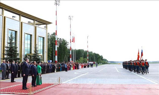 PM Vietnam, Nguyen Xuan Phuc tiba di Moskow, meneruskan program kunjungan resmi di Federasi Rusia