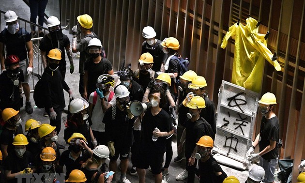 Kalangan otoritas Hong Kong (Tiongkok) mengutuk tindakan sabotase dan demonstrasi kekerasan