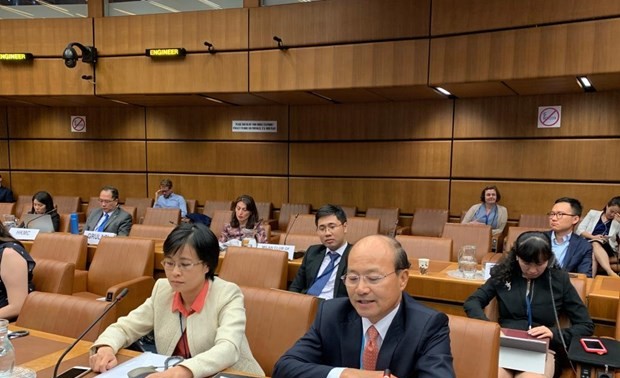 Vietnam aktif ikut serta pada proses menyusun ketentuan-ketentuan menyesuaikan aktivitas dagang internasional