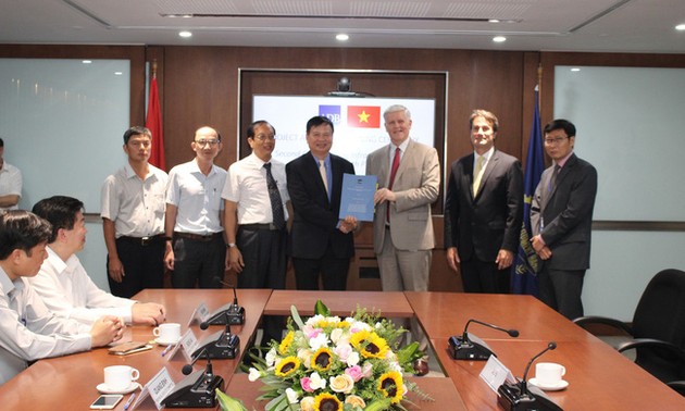 ADB menandatangani proyek mengembangkan infrastruktur wisata dengan lima provinsi di Vietnam