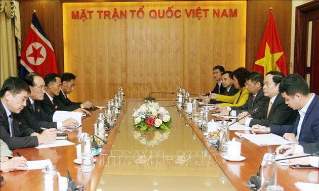 Ketua Pengurus Besar Front Tanah Air Vietnam, Tran Thanh Man  menerima delegasi Organisasi politik untuk kaum pekerja dari Partai Pekerja Korea