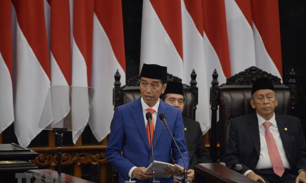 Parlemen Indonesia angkatan baru membacakan sumpah