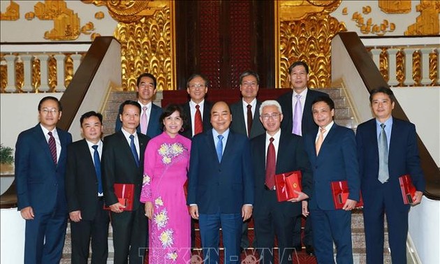 PM Nguyen Xuan Phuc menerima para Dubes Vietnam untuk berbagai negara sebelum berangkat menerima tugas
