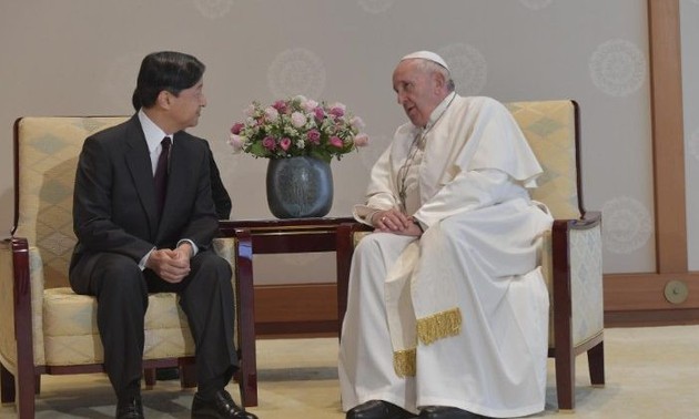 Paus Fransiskus Melakukan Pertemuan dengan Kaisar Naruhito