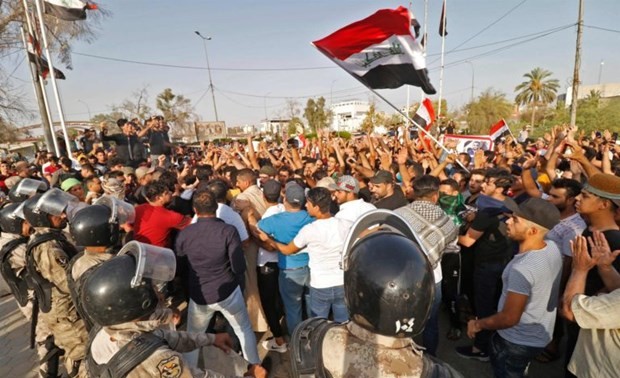 Pemerintah Irak berupaya meredakan demonstran