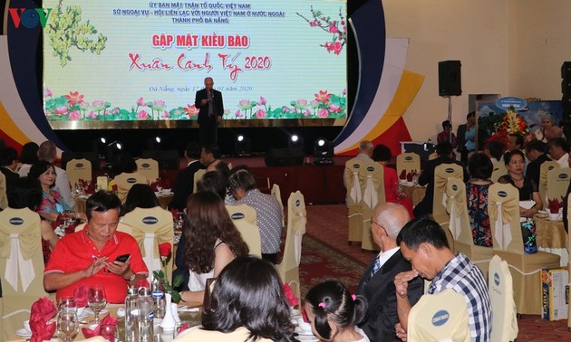 Kota Da Nang Mengadakan Pertemuan dengan 200 Diaspora Sehbuungan Dengan Hari Raya Tet 