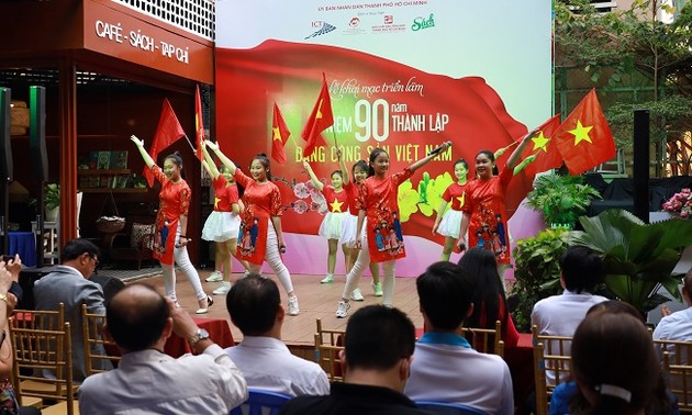 Pembukaan Pekan kegiatan memperingati ultah ke-90 berdirinya Partai Komunis Vietnam