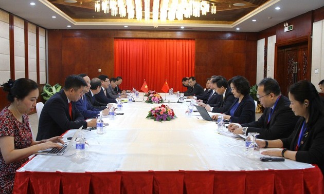 Deputi PM, Menlu Vietnam, Pham Binh Minh melakukan pertemuan dengan Menlu Tiongkok dan Laos