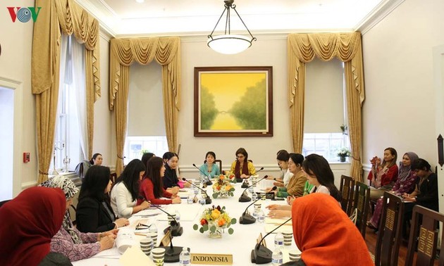 Vietnam memimpin rantai kegiatan-kegiatan temu pergaulan Asosiasi Perempuan ASEAN di Washington DC