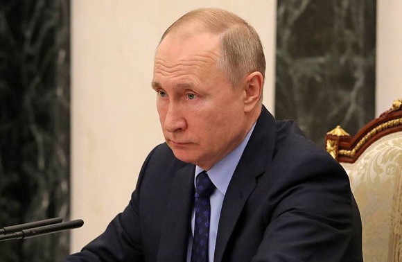Presiden Rusia, Vladimir Putin menandatangani dekrit pelaksanaan pemungutan suara tentang revisi UUD